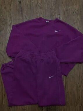 Nike Purple Sweatshirt and Sweatpants Set